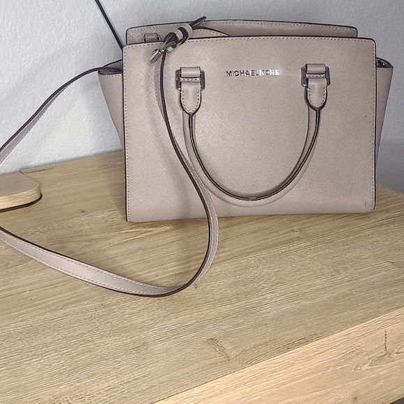 Slate grey Michael Kors purse - Picture 5 of 9
